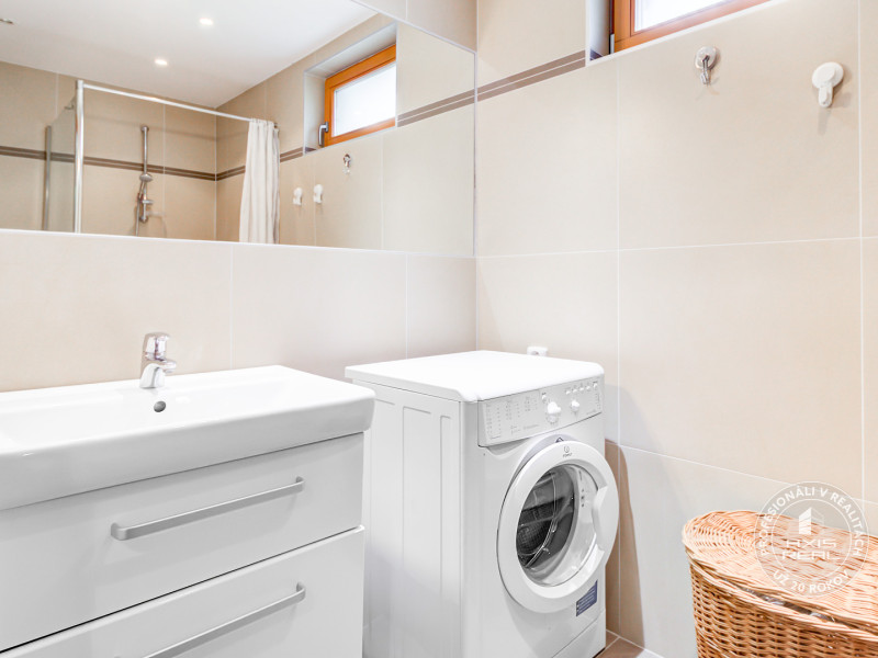  Big House + Smaller House for TWO GENERATION Living