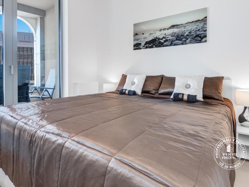  Luxusný slnečný 2-i byt, klíma, lodžia, parking, SKY PARK