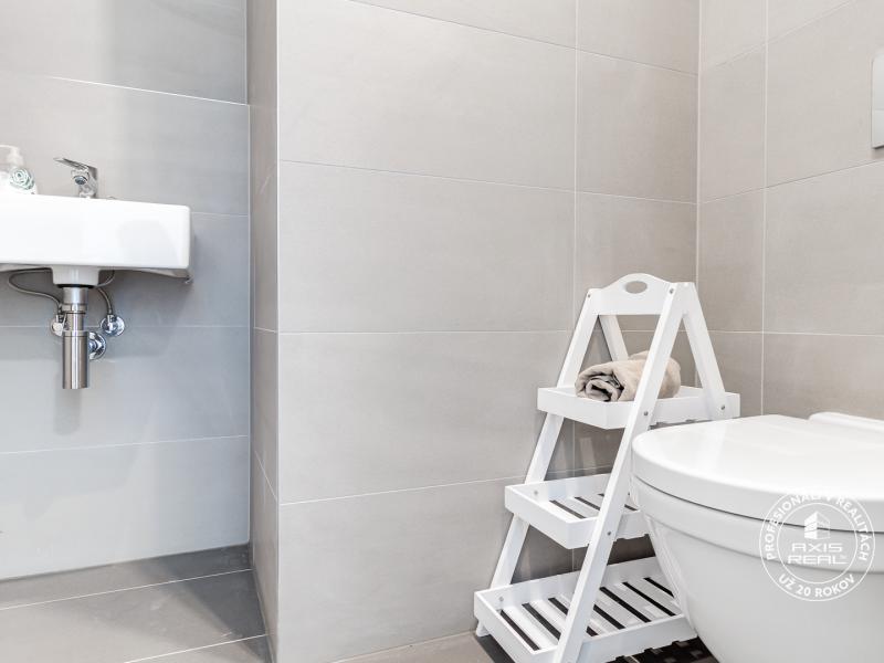  Luxusný slnečný 2-i byt, klíma, lodžia, parking, SKY PARK