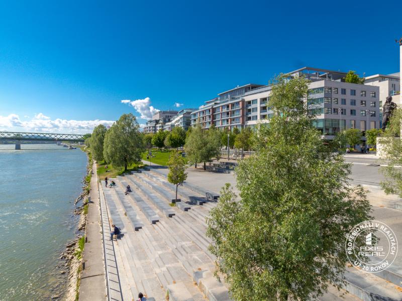  Luxusný slnečný 2-i byt, klíma, lodžia, parking, SKY PARK