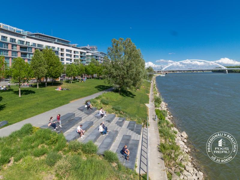  Luxusný slnečný 2-i byt, klíma, lodžia, parking, SKY PARK