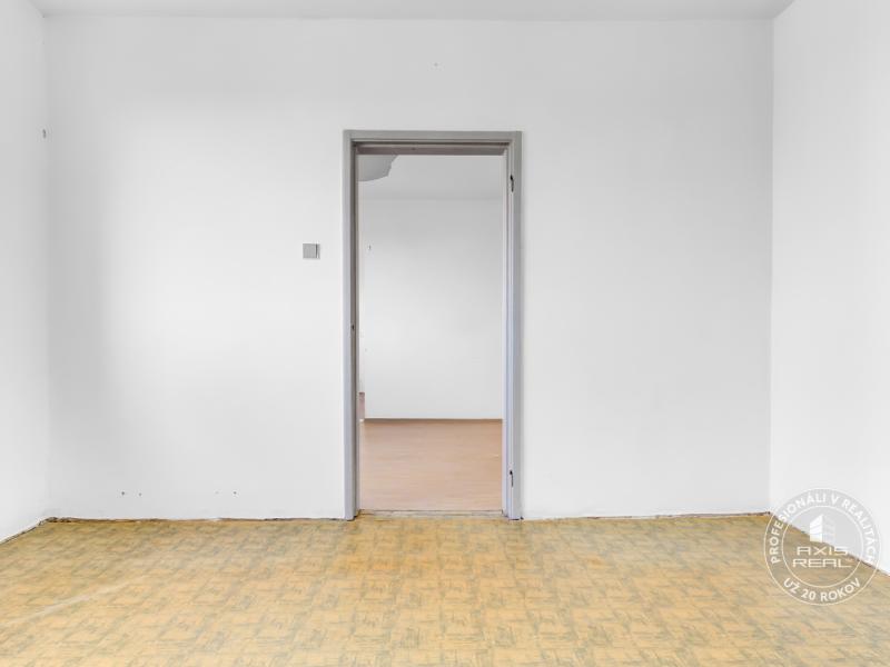  2-room apartment in ORIGINAL CONDITION, BA II, Estónska St