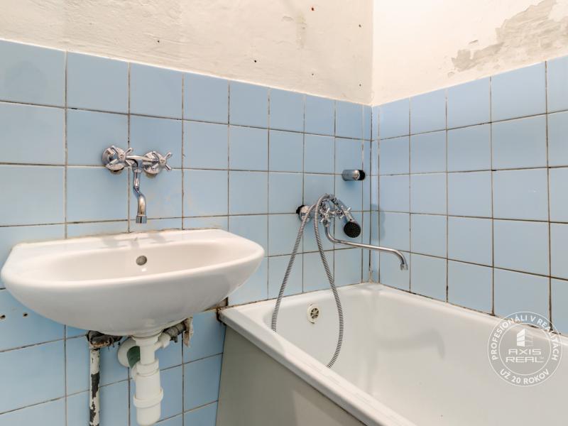  2-room apartment in ORIGINAL CONDITION, BA II, Estónska St