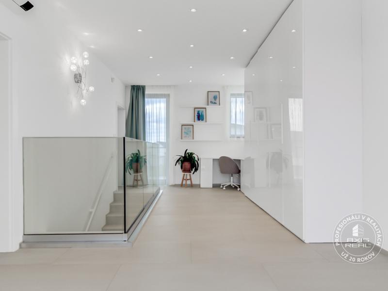  Nádherný NÍZKOENERGETICKÝ rodinný dom s KLIMATIZÁCIOU