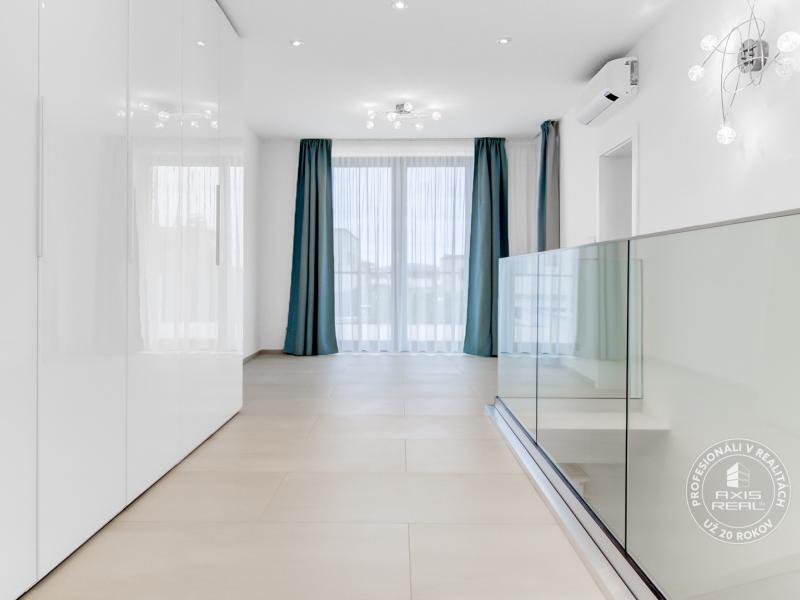  Nádherný NÍZKOENERGETICKÝ rodinný dom s KLIMATIZÁCIOU