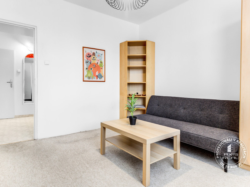  Zariadený 2-izbový byt, DVE NEPRIECHODNÉ IZBY, OC RETRO