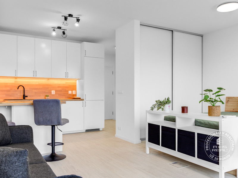  Nový slnečný 1,5i byt, klimatizácia, garáž, park. státie