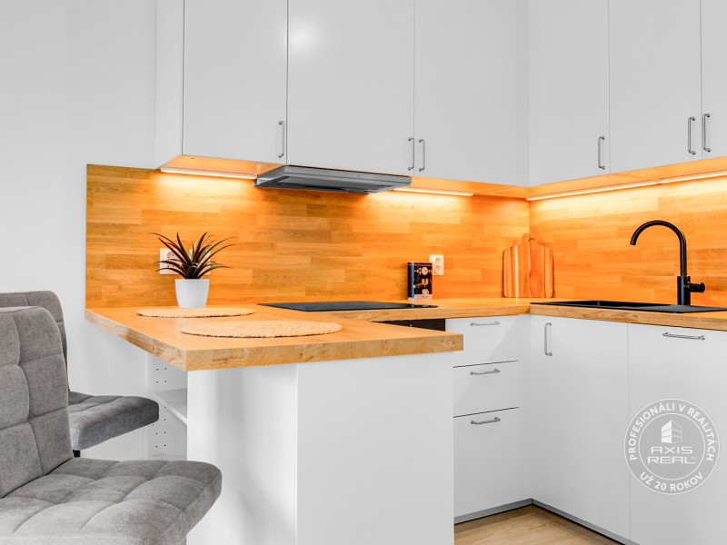  Nový slnečný 1,5i byt, klimatizácia, garáž, park. státie