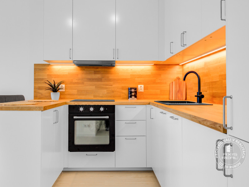  Nový slnečný 1,5i byt, klimatizácia, garáž, park. státie