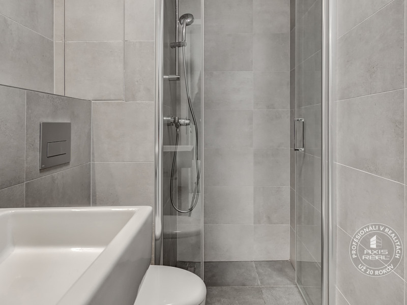  Nový slnečný 1,5i byt, klimatizácia, garáž, park. státie