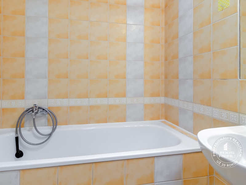  Slnečný 2i byt, pivnica, internet, výborná lokalita-Niťová