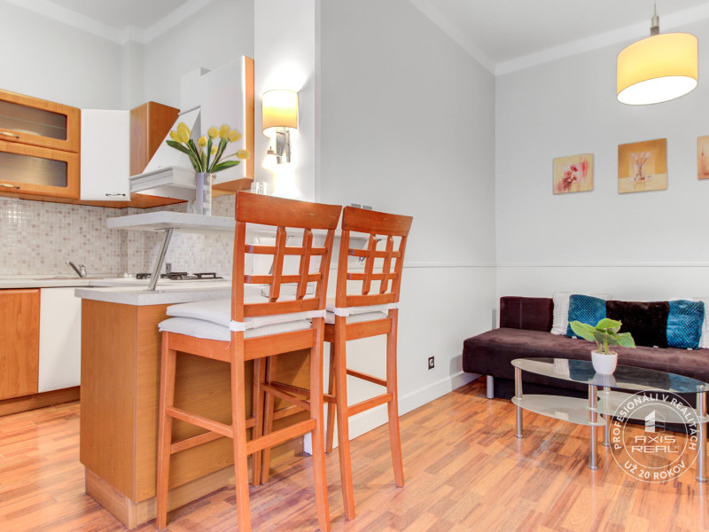  NICE 4-room apartment divided into TWO SEPARATE APARTMENTS