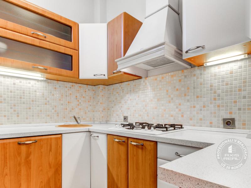  NICE 4-room apartment divided into TWO SEPARATE APARTMENTS