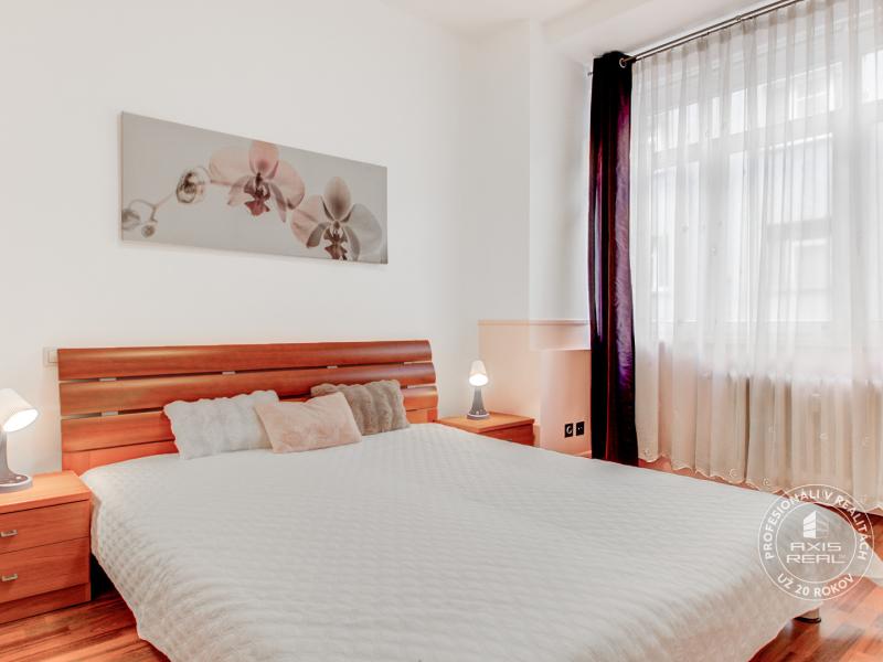  NICE 4-room apartment divided into TWO SEPARATE APARTMENTS