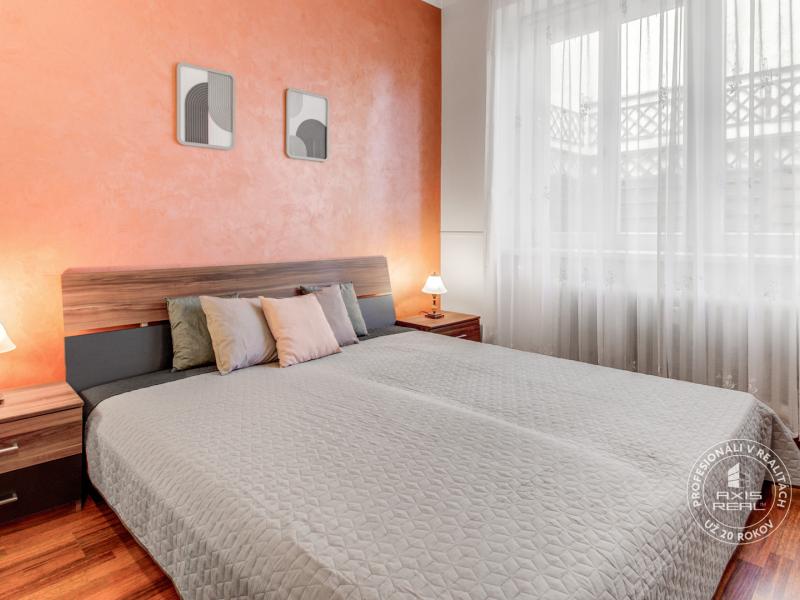  NICE 4-room apartment divided into TWO SEPARATE APARTMENTS