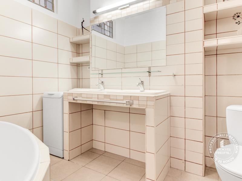  NICE 4-room apartment divided into TWO SEPARATE APARTMENTS