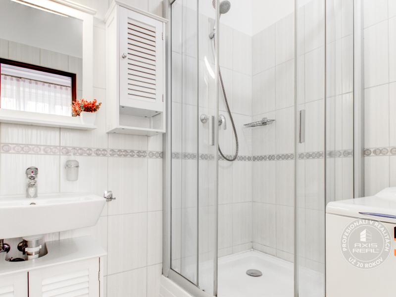  NICE 4-room apartment divided into TWO SEPARATE APARTMENTS