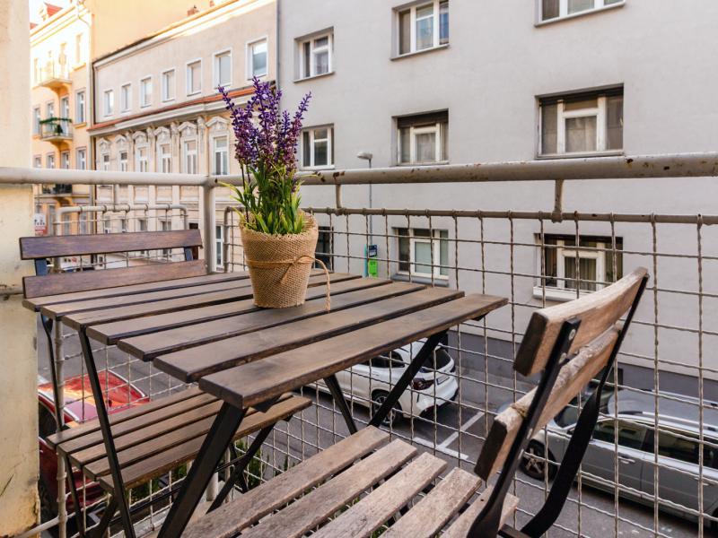  NICE 4-room apartment divided into TWO SEPARATE APARTMENTS