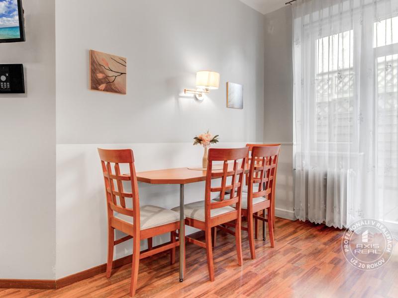  NICE 4-room apartment divided into TWO SEPARATE APARTMENTS