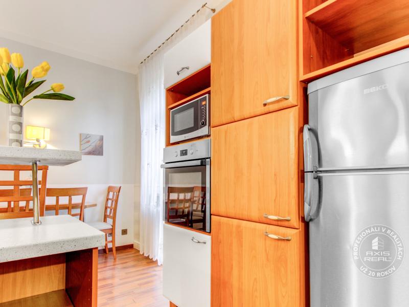  NICE 4-room apartment divided into TWO SEPARATE APARTMENTS