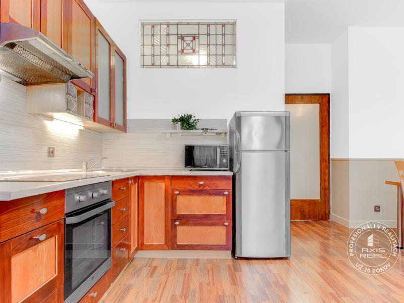  NICE 4-room apartment divided into TWO SEPARATE APARTMENTS