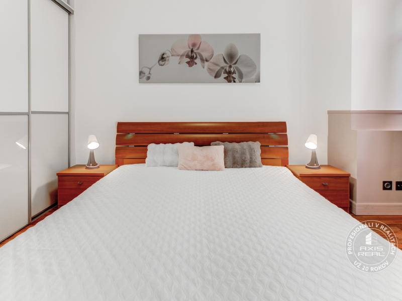  NICE 4-room apartment divided into TWO SEPARATE APARTMENTS