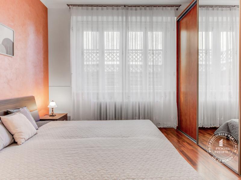  NICE 4-room apartment divided into TWO SEPARATE APARTMENTS