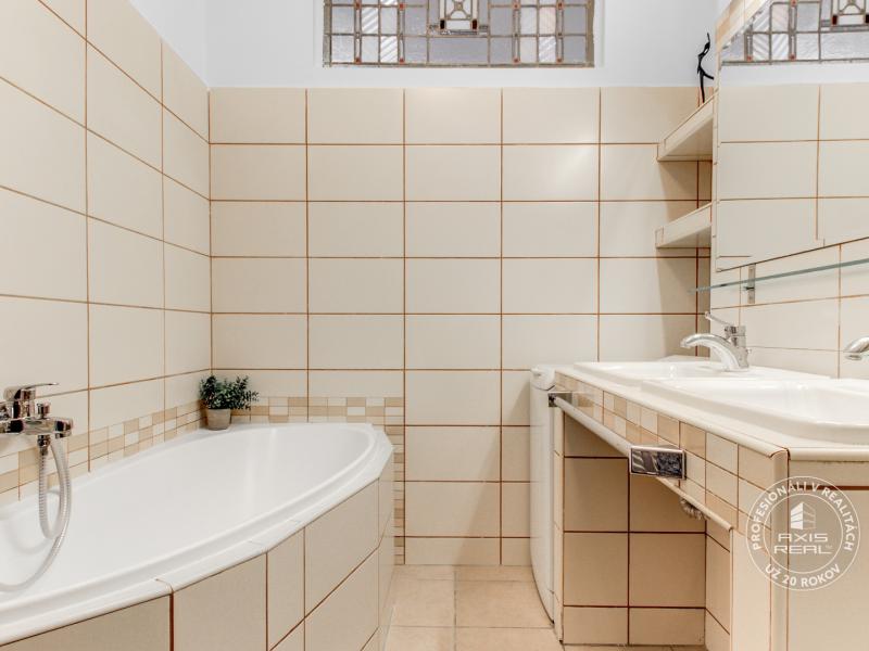  NICE 4-room apartment divided into TWO SEPARATE APARTMENTS