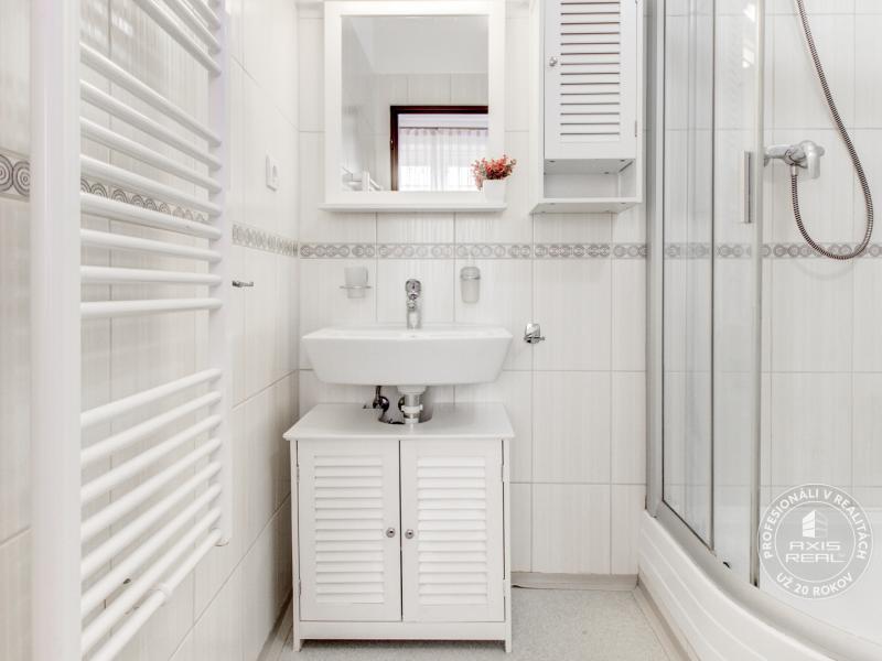  NICE 4-room apartment divided into TWO SEPARATE APARTMENTS