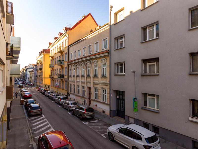  NICE 4-room apartment divided into TWO SEPARATE APARTMENTS