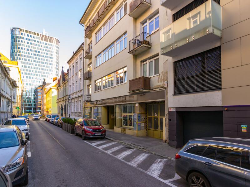  NICE 4-room apartment divided into TWO SEPARATE APARTMENTS