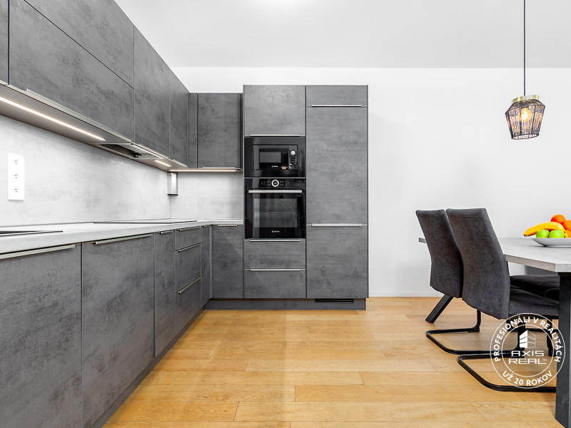   3-izbový byt s BALKÓNOM a PARKOVANÍM v KLINGERKE