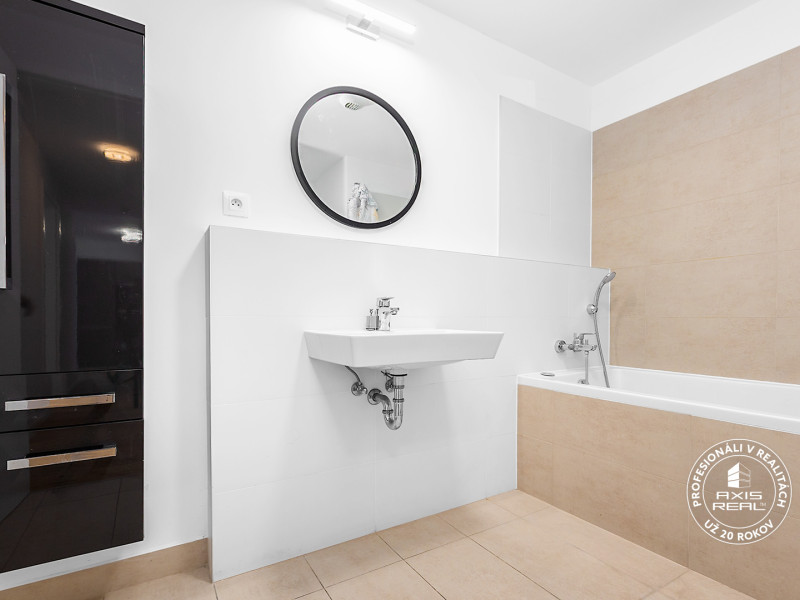   3-izbový byt s BALKÓNOM a PARKOVANÍM v KLINGERKE