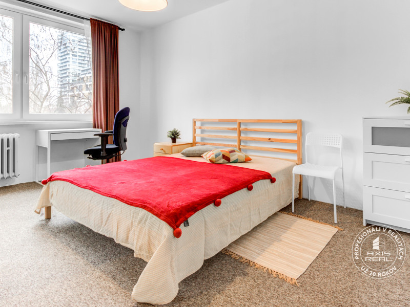  Zariadený 2-izbový byt, DVE NEPRIECHODNÉ IZBY, OC RETRO