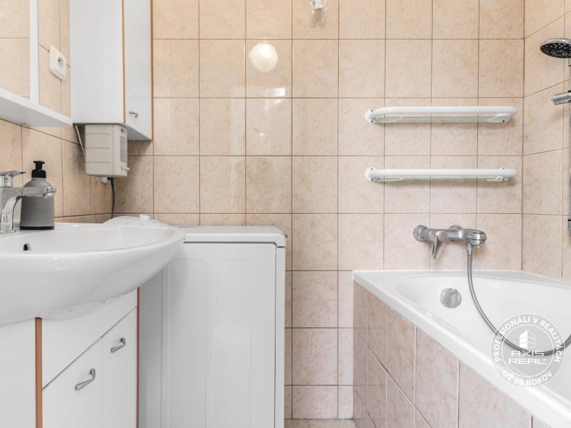  Zariadený 2-izbový byt, DVE NEPRIECHODNÉ IZBY, OC RETRO