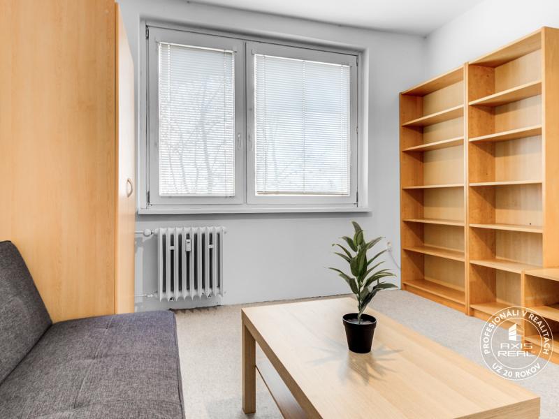  Zariadený 2-izbový byt, DVE NEPRIECHODNÉ IZBY, OC RETRO