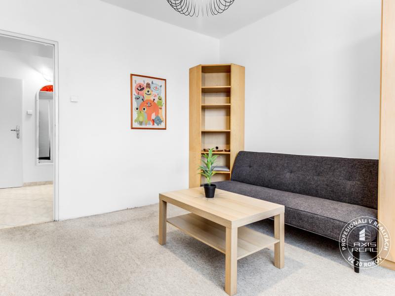  Zariadený 2-izbový byt, DVE NEPRIECHODNÉ IZBY, OC RETRO