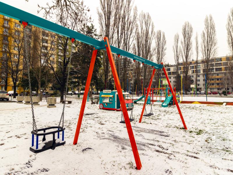  Zariadený 2-izbový byt, DVE NEPRIECHODNÉ IZBY, OC RETRO