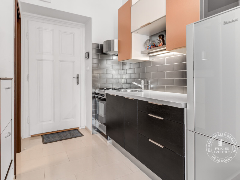  Pekný 2-izbový byt s BALKÓNOM, BA I., Grösslingová ulica