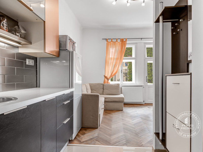  Pekný 2-izbový byt s BALKÓNOM, BA I., Grösslingová ulica