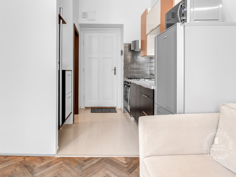  Pekný 2-izbový byt s BALKÓNOM, BA I., Grösslingová ulica