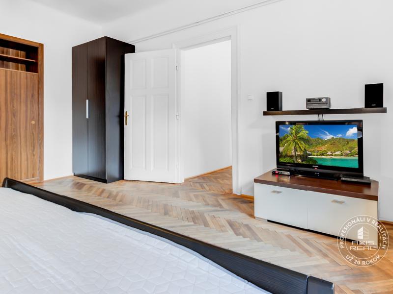  Pekný 2-izbový byt s BALKÓNOM, BA I., Grösslingová ulica