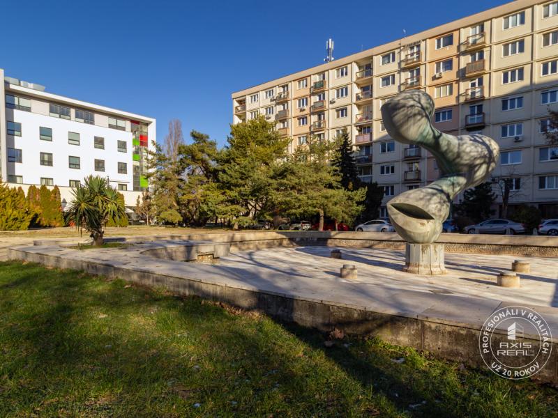 REZERVOVANÉ: 3-izbový byt, loggia, balkón, pivnica, Ružinov, Exnárova 