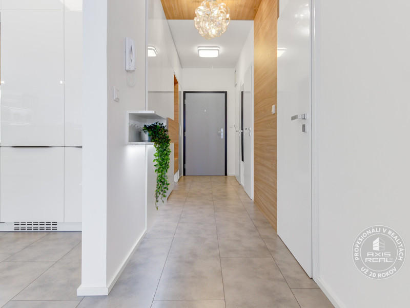  ŠPIČKOVO KOMPLETNE ZARIADENÝ 2-izb. byt bez kompromisov