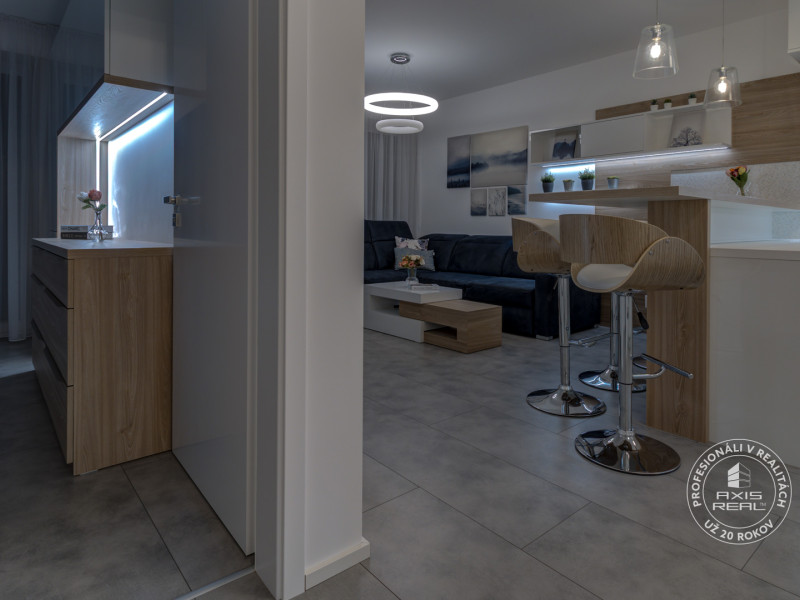  ŠPIČKOVO KOMPLETNE ZARIADENÝ 2-izb. byt bez kompromisov