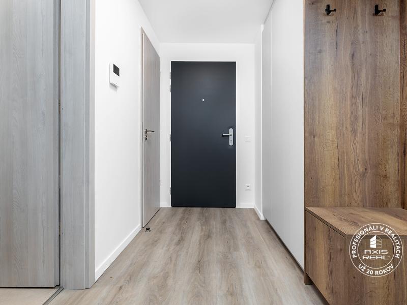  2-izbový byt s LODŽIOU, PARKOVANÍM A KOMUNITNOU TERASOU