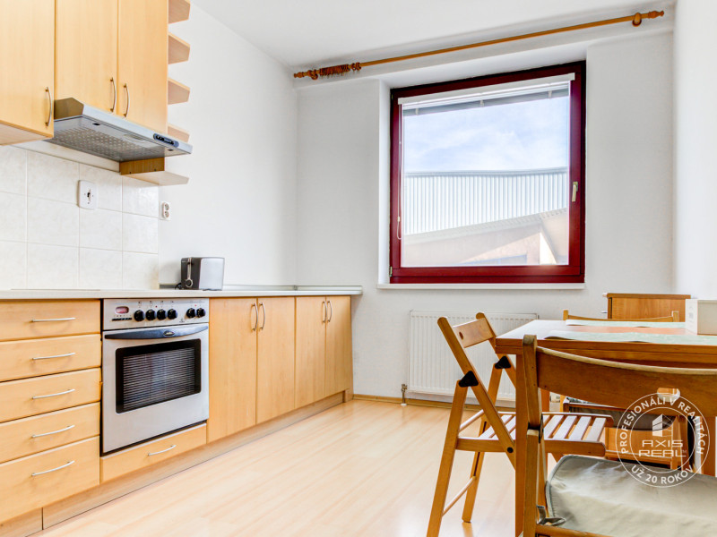  SEPARATED BEDROOMS, parking, PETFRIENDLY, N.Mesto, Junácka