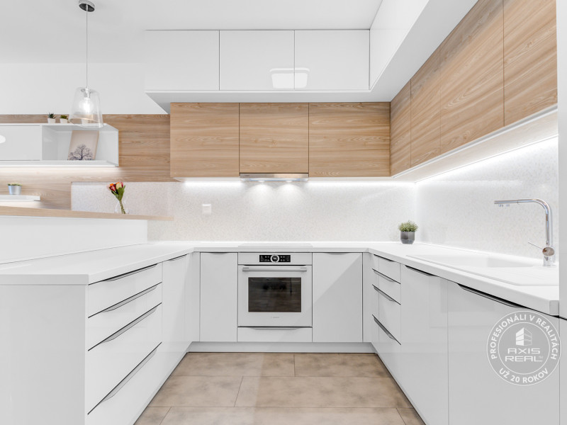  ŠPIČKOVO KOMPLETNE ZARIADENÝ 2-izb. byt bez kompromisov