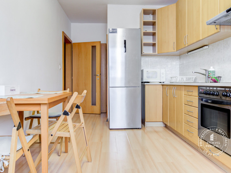  ODDELENÉ IZBY, parking, PETFRIENDLY, N.Mesto, Junácka