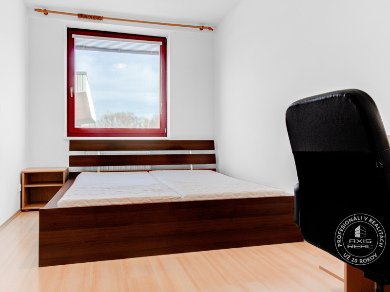  ODDELENÉ IZBY, parking, PETFRIENDLY, N.Mesto, Junácka